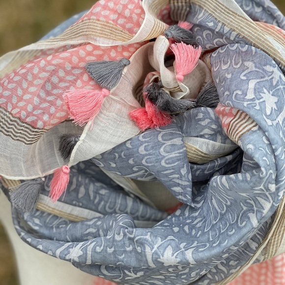 Scarf - Picture 2 of 6